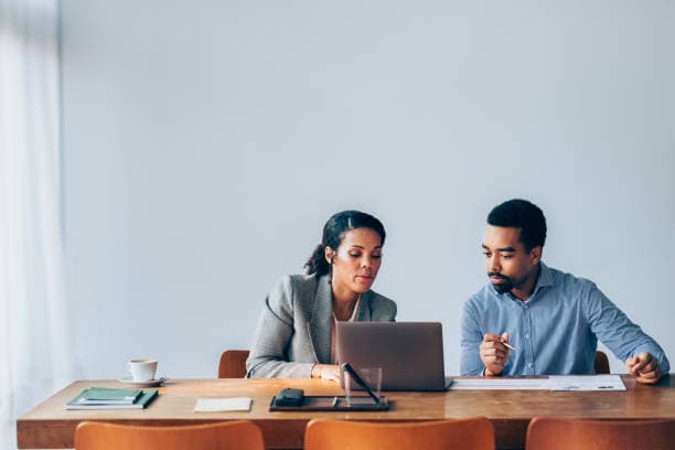 Mentors teaching trading strategies